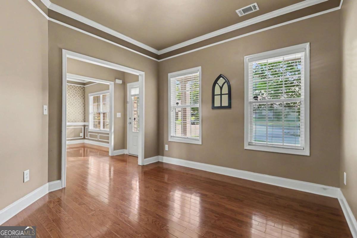 810 Sapphire LN