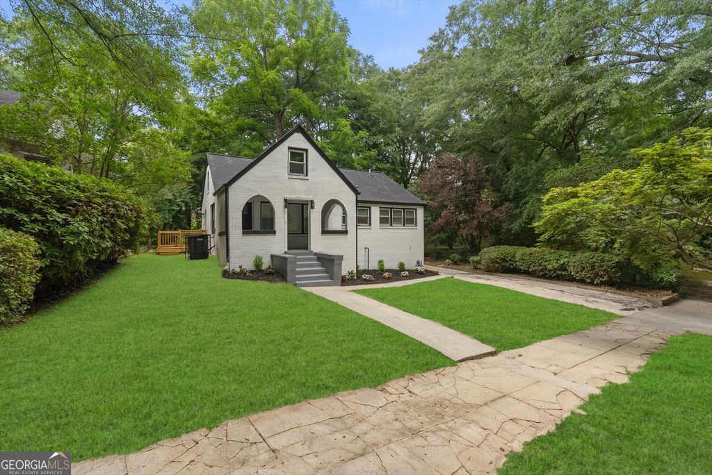 Photo of 8 Edwin Place NW, Atlanta, GA 30318 (MLS # 10799114)