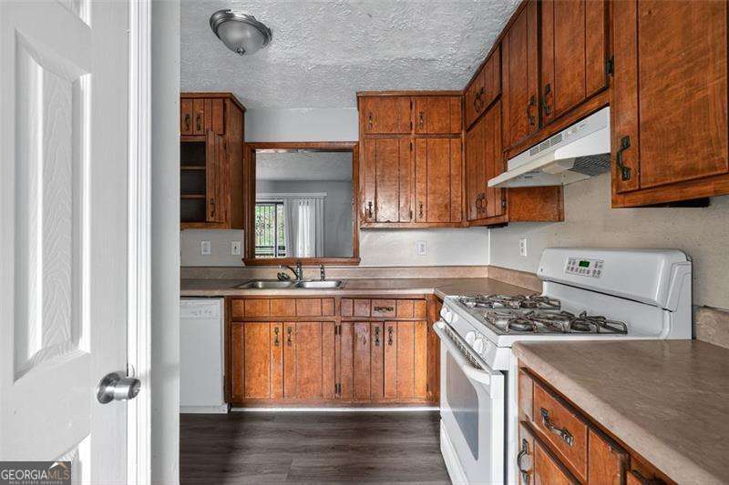 Castile Cove - Residential Lease