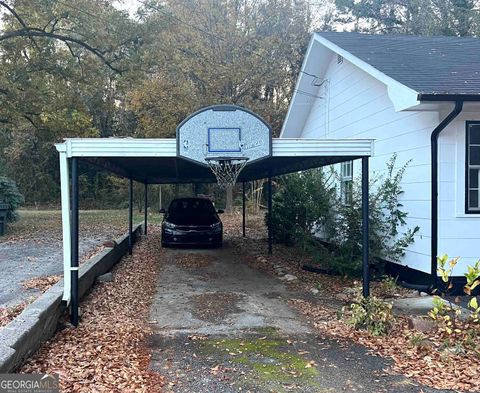 A home in Toccoa