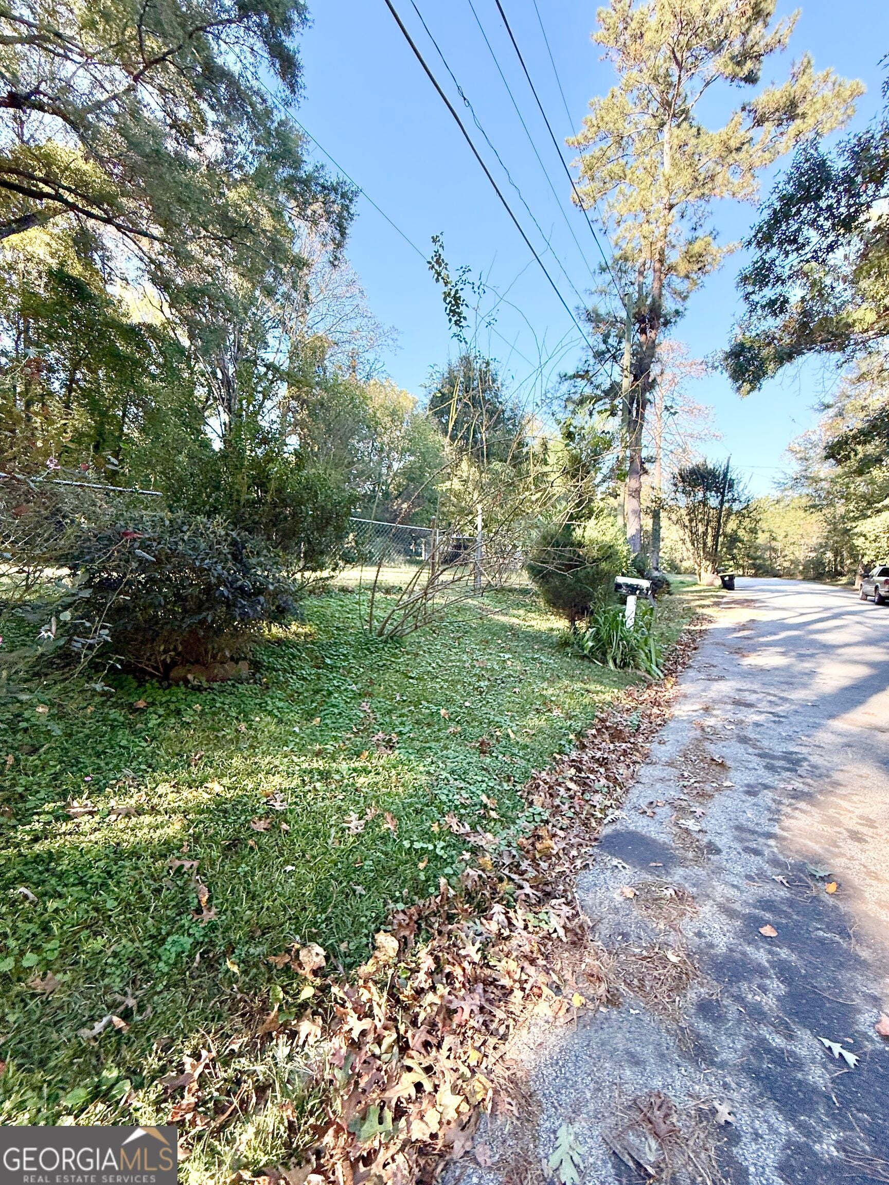 5596 Lakeside DR