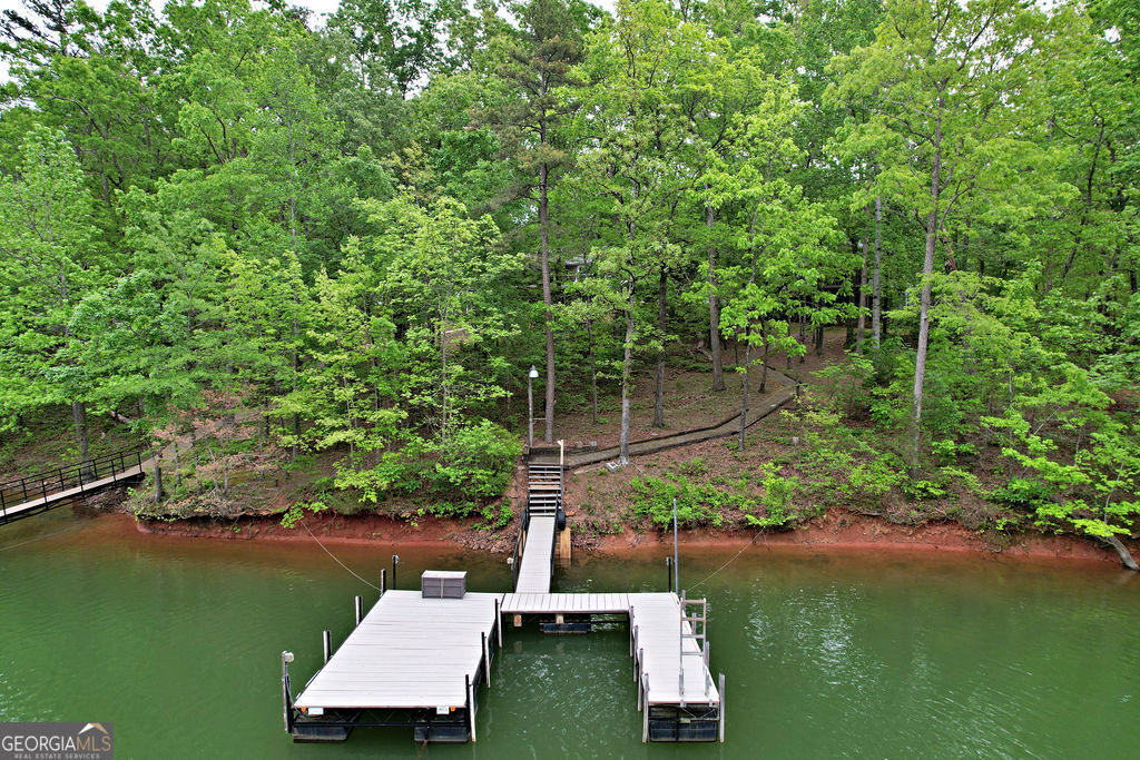 1101 Cherokee DR
