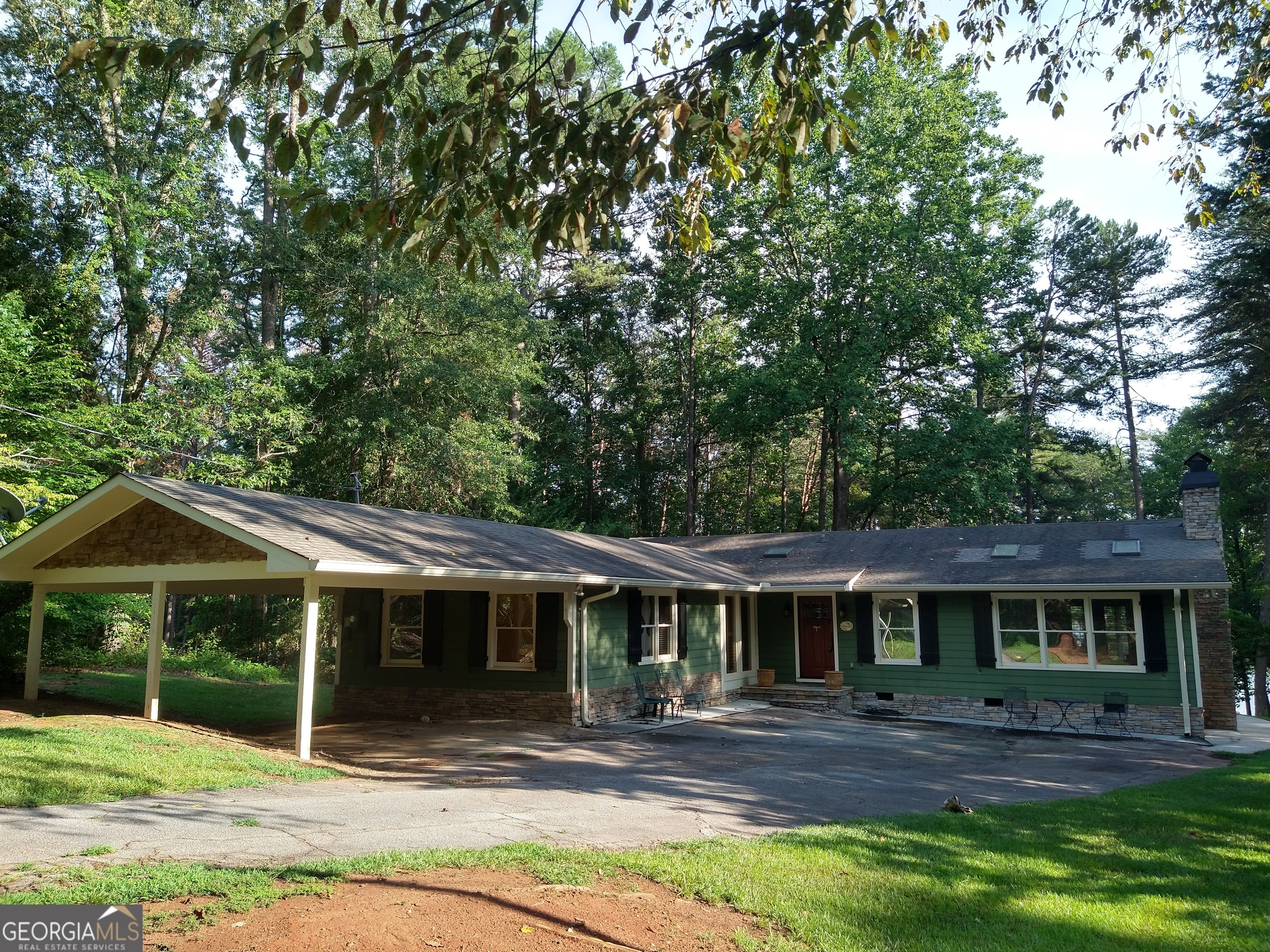 526 Riverbend RD
