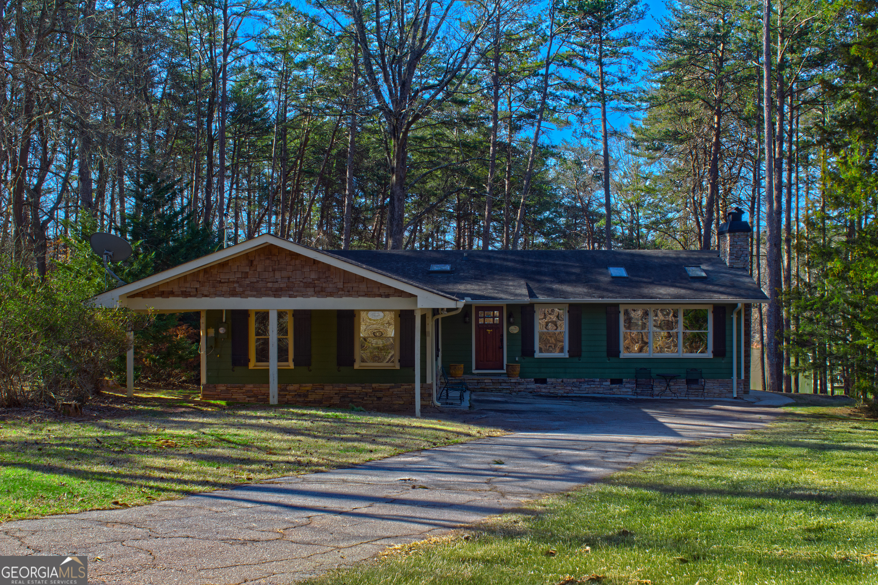 526 Riverbend RD