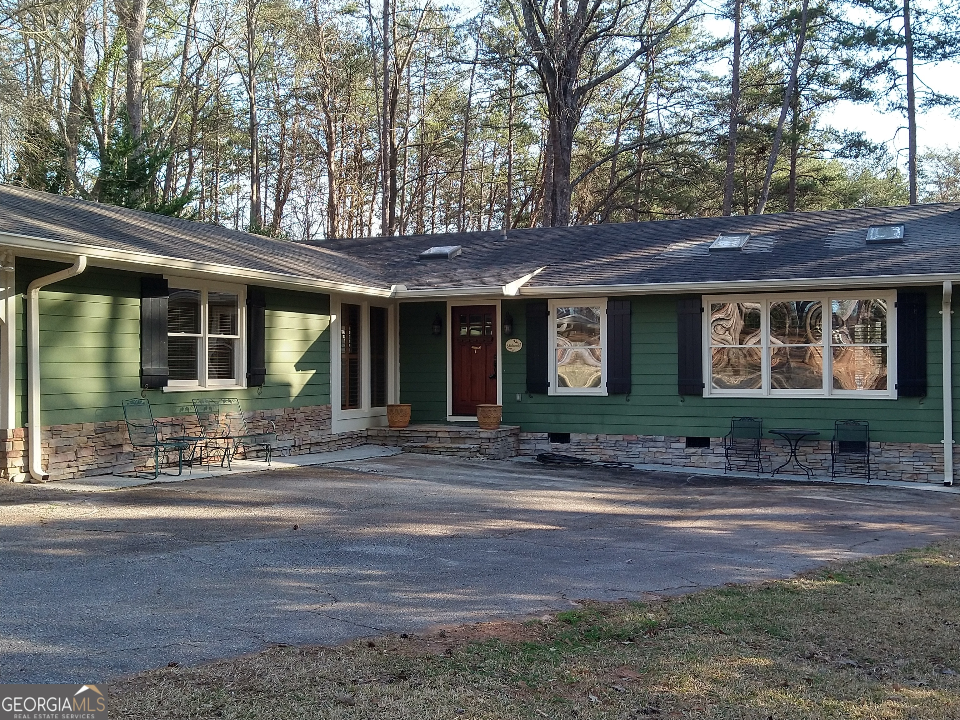 526 Riverbend RD