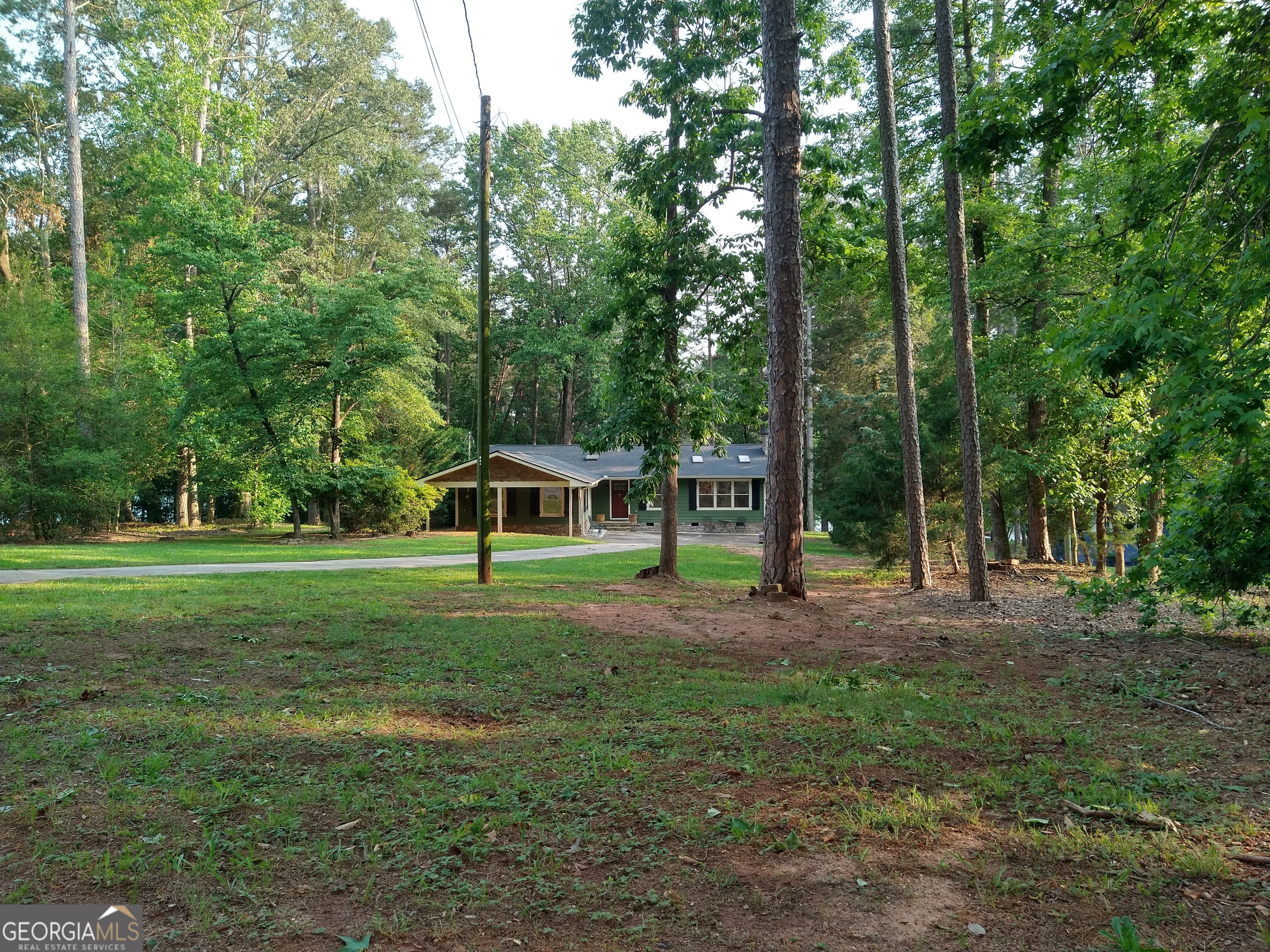 526 Riverbend RD