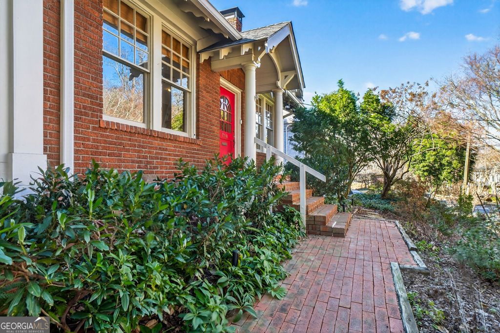 Photo of 719 Elkmont Drive NE, Atlanta, GA 30306 (MLS # 10672131)