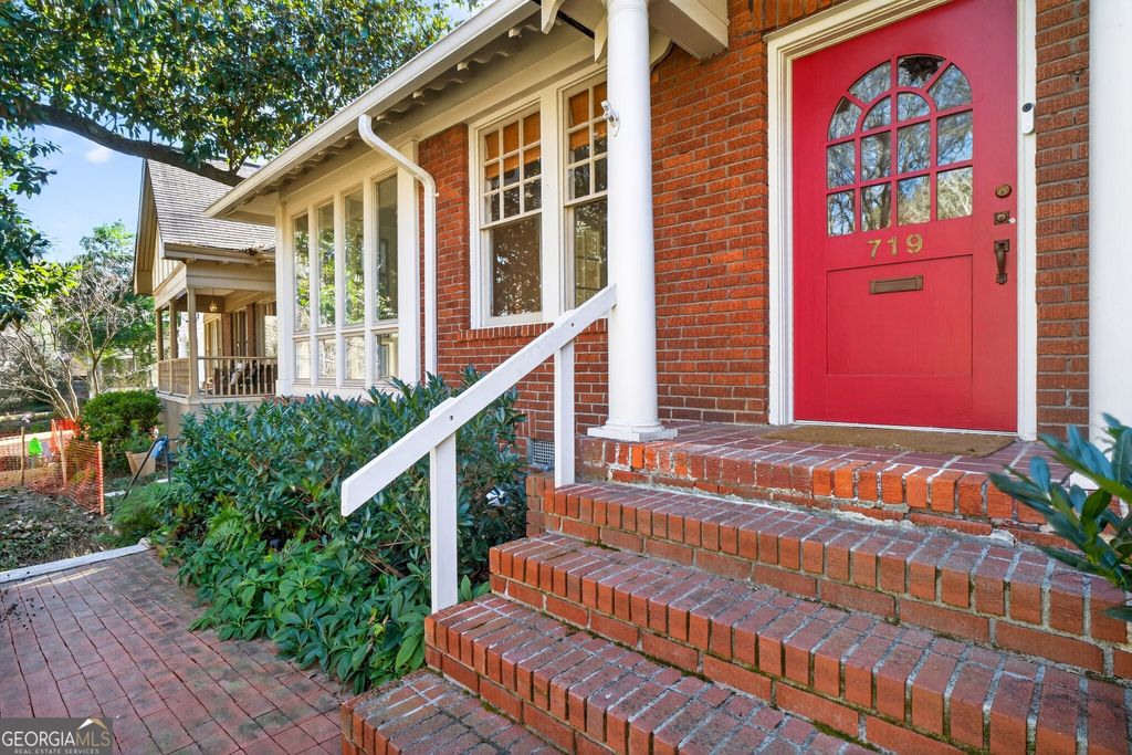 Photo of 719 Elkmont Drive NE, Atlanta, GA 30306 (MLS # 10672131)