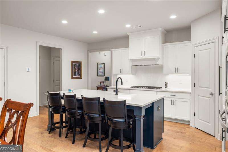 275 Avon DR