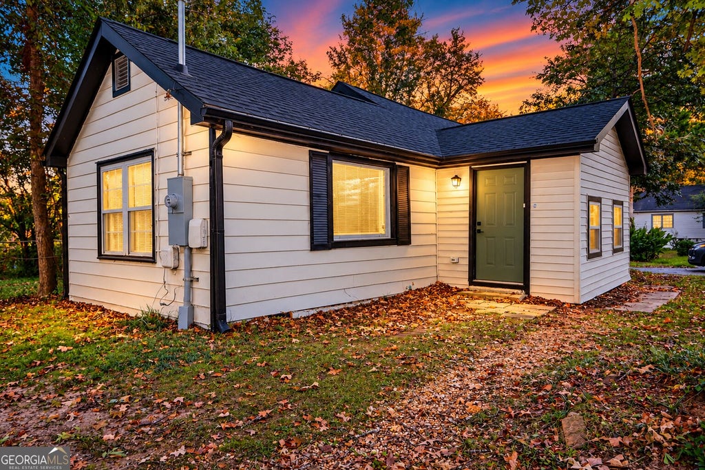 Photo of 1339 Lyle Avenue, Atlanta, GA 30344 (MLS # 10878538)