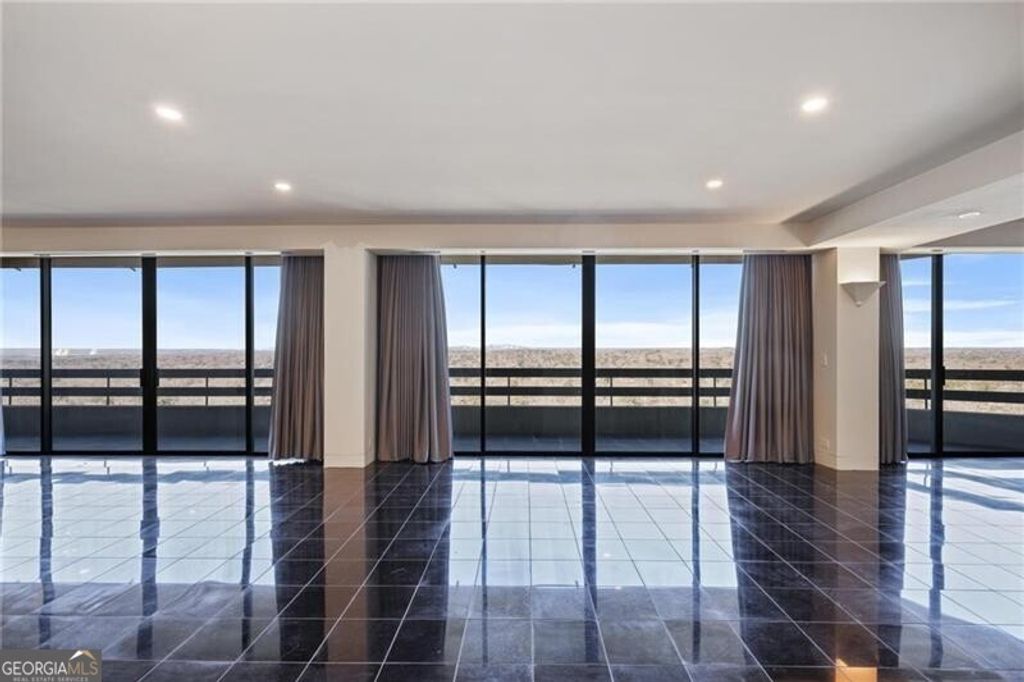 Photo of 2660 Peachtree Road NW #26CD, Atlanta, GA 30305 (MLS # 10716819)