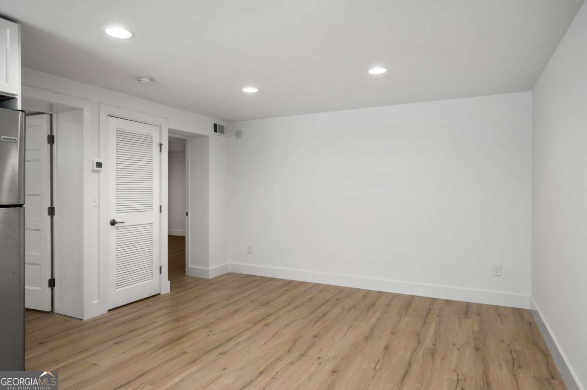 880 Saint Charles AVE NE