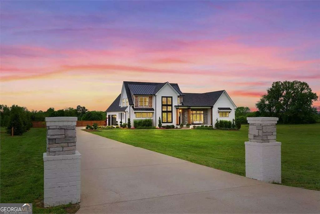 Photo of 450 Dix Lee On Drive, Fayetteville, GA 30214 (MLS # 10709406)