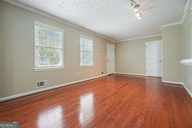 308 River Bluff DR