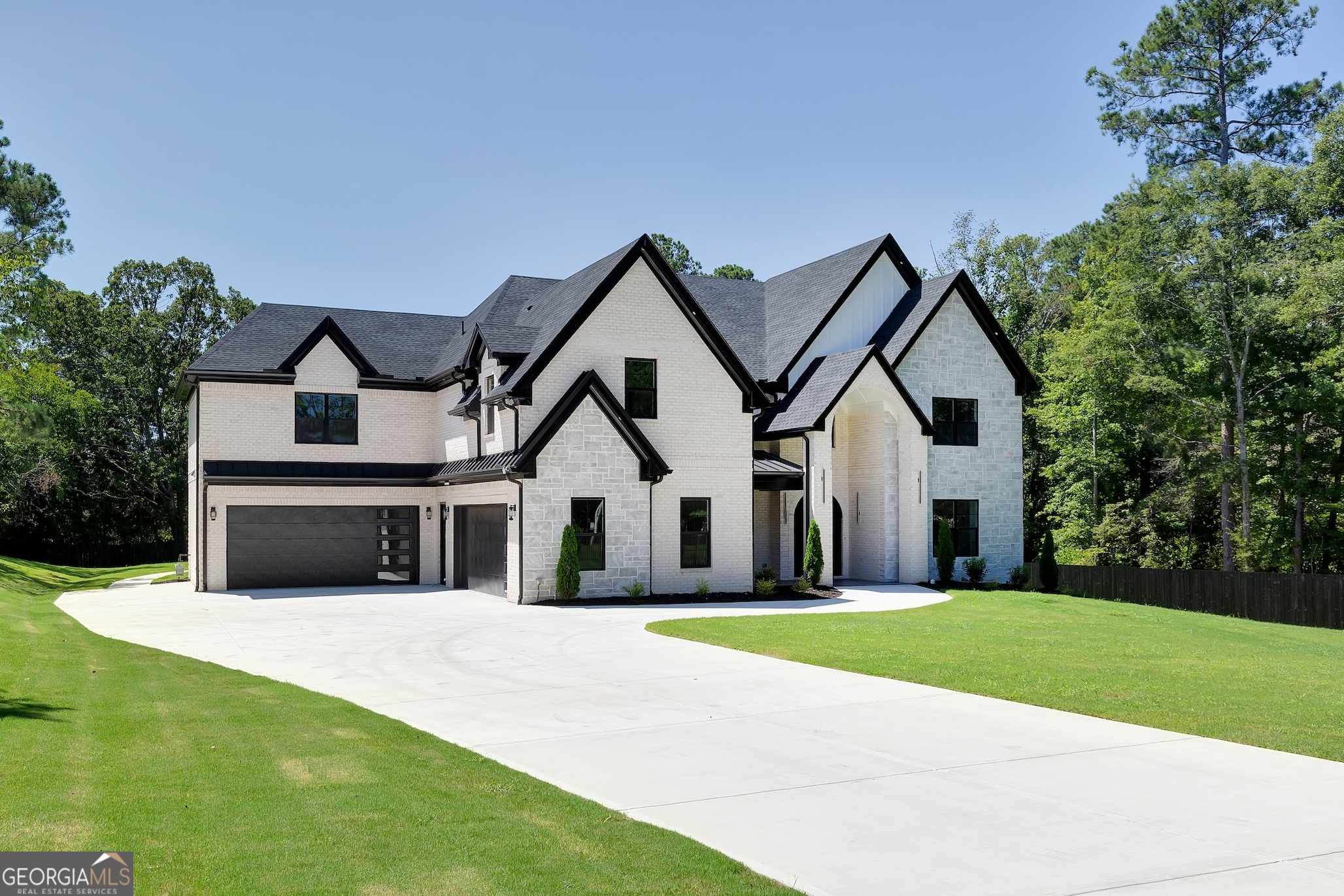 3245 Smithtown RD
