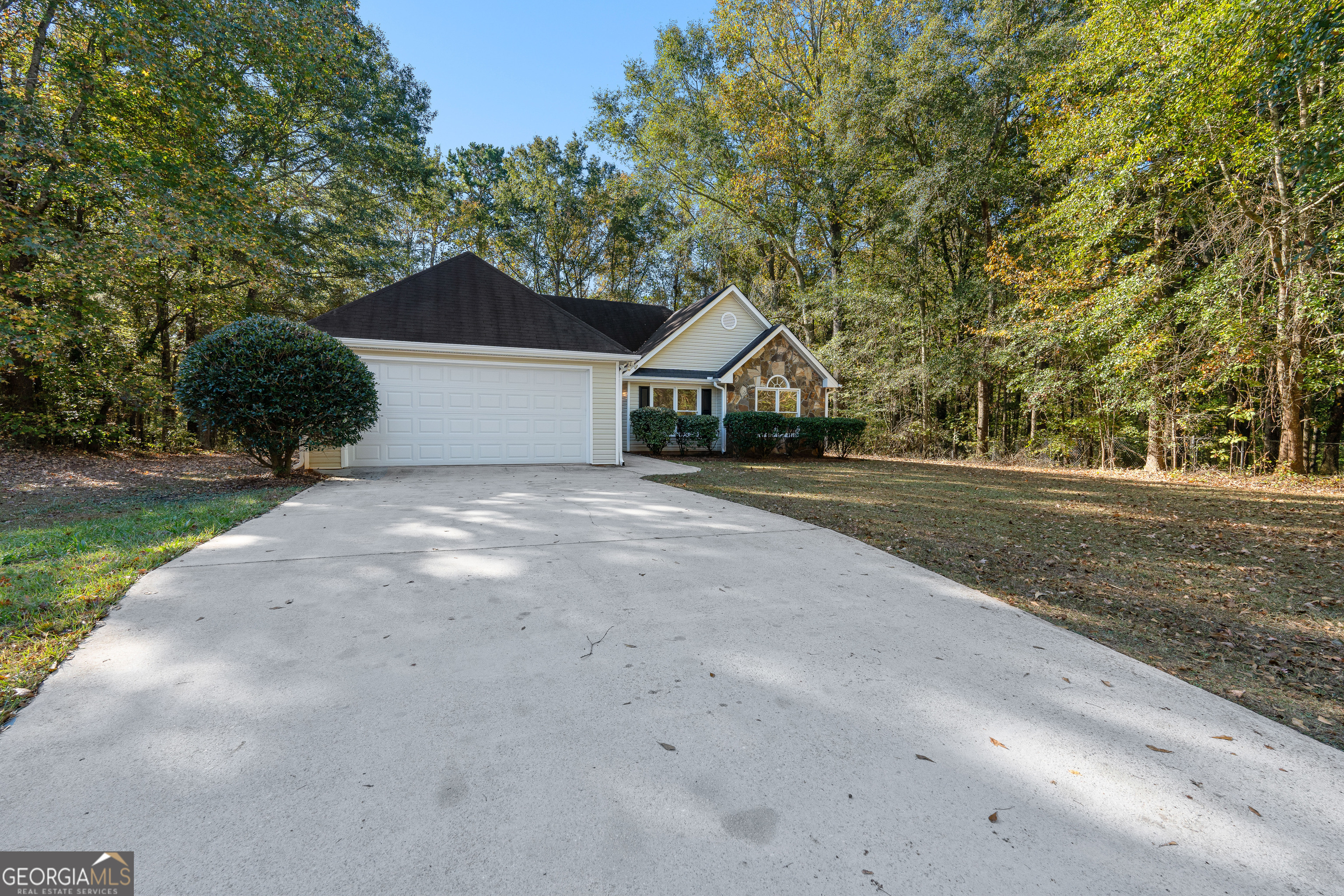 Covington, Georgia 30016, United States, 3 Bedrooms Bedrooms, ,2 BathroomsBathrooms,Residential,Pending,230382