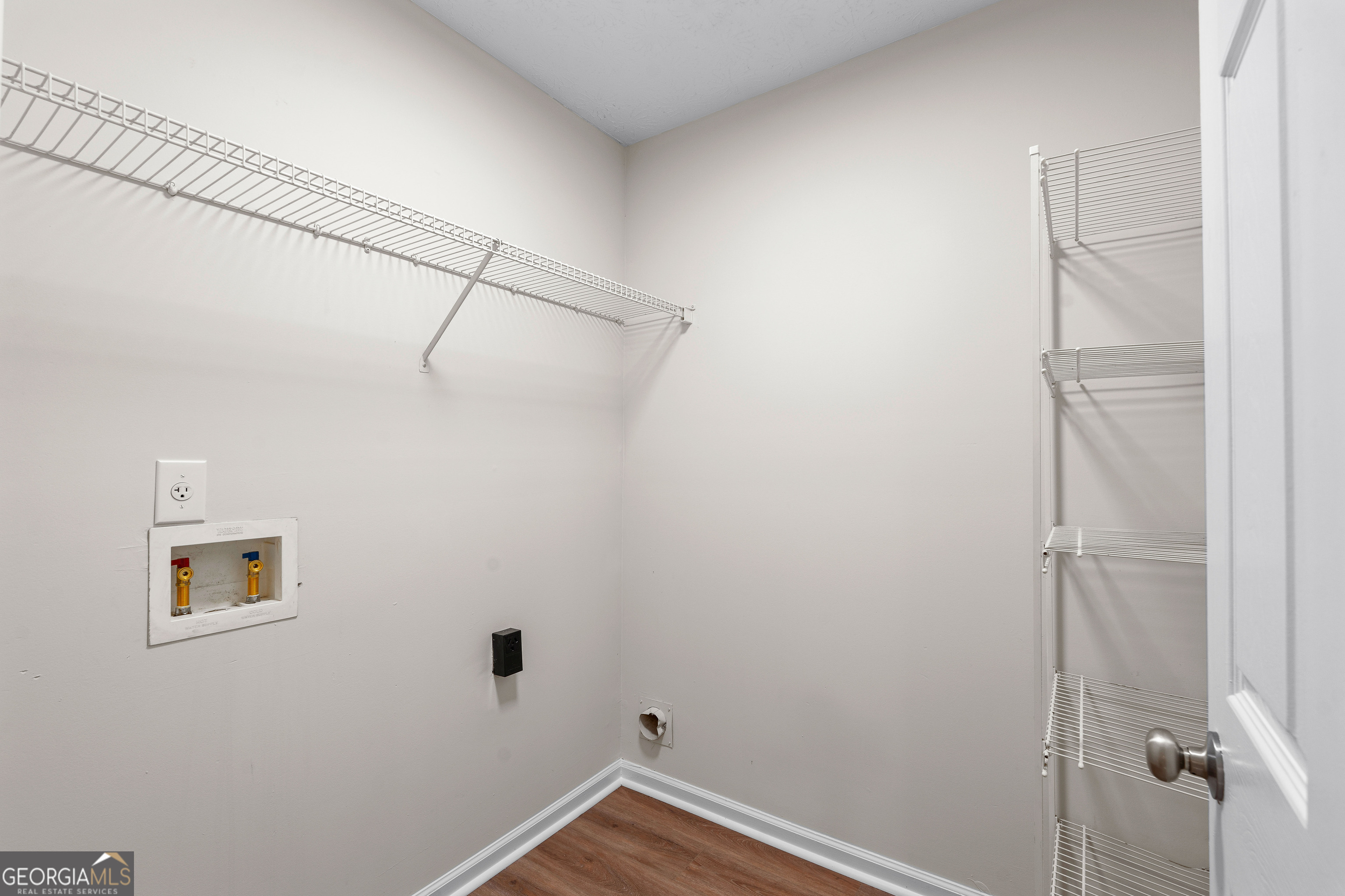 Covington, Georgia 30016, United States, 3 Bedrooms Bedrooms, ,2 BathroomsBathrooms,Residential,Pending,230382