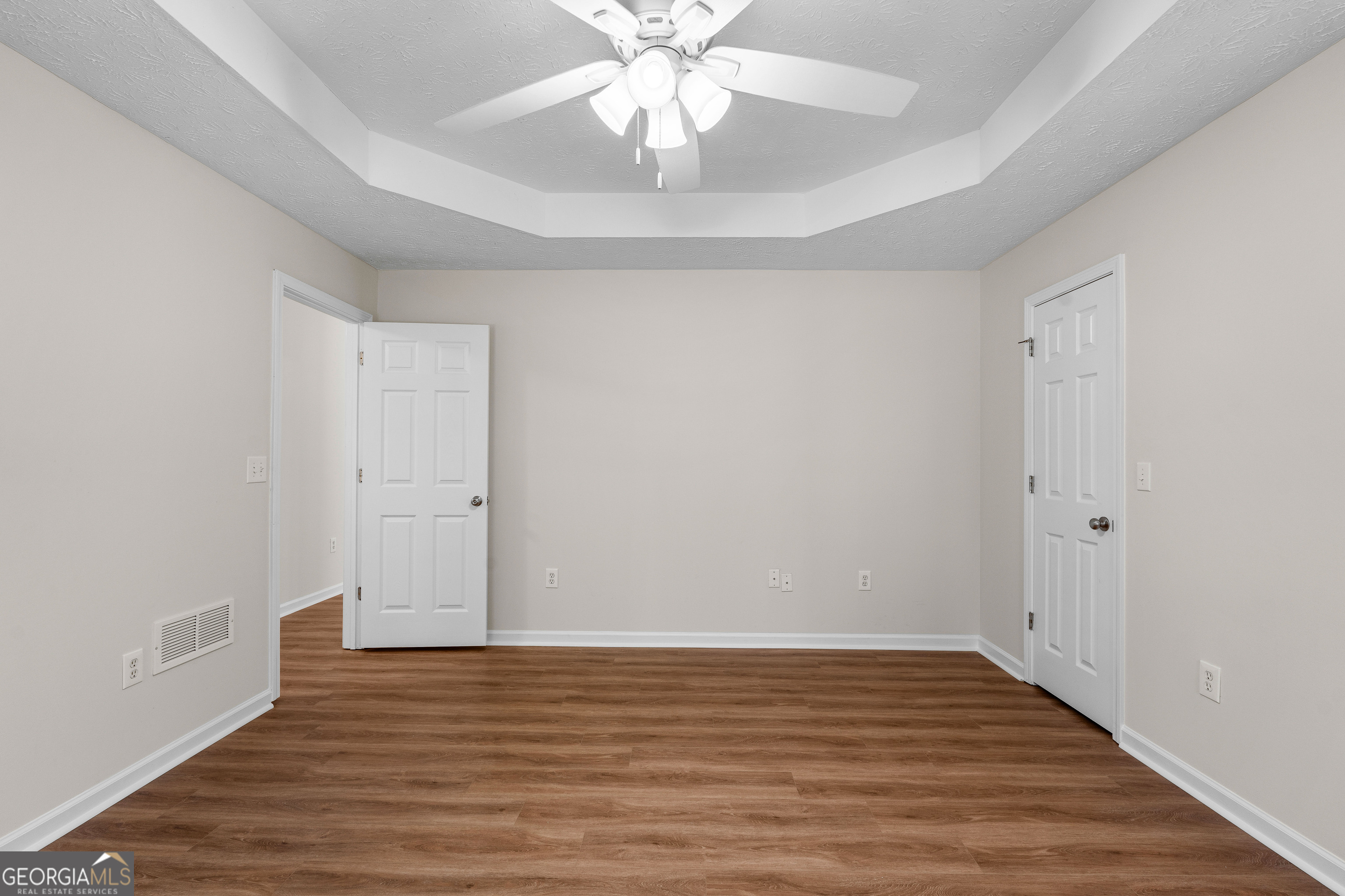 Covington, Georgia 30016, United States, 3 Bedrooms Bedrooms, ,2 BathroomsBathrooms,Residential,Pending,230382