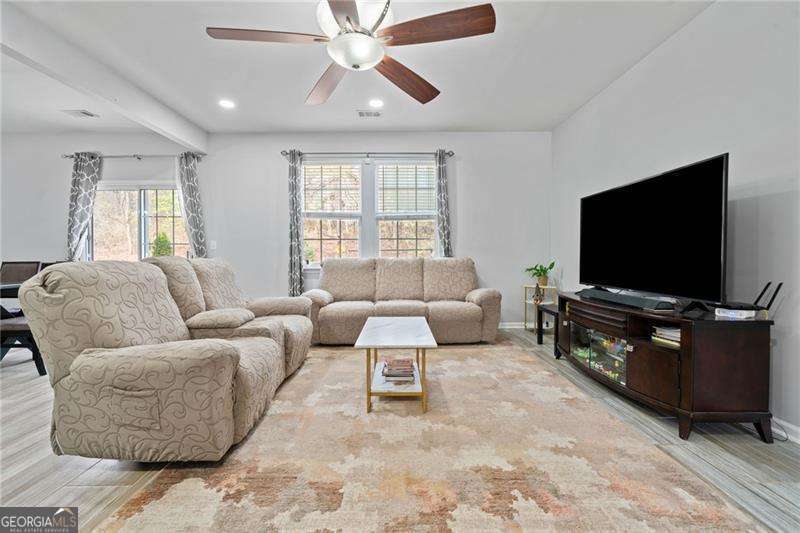 545 Windstone TRL