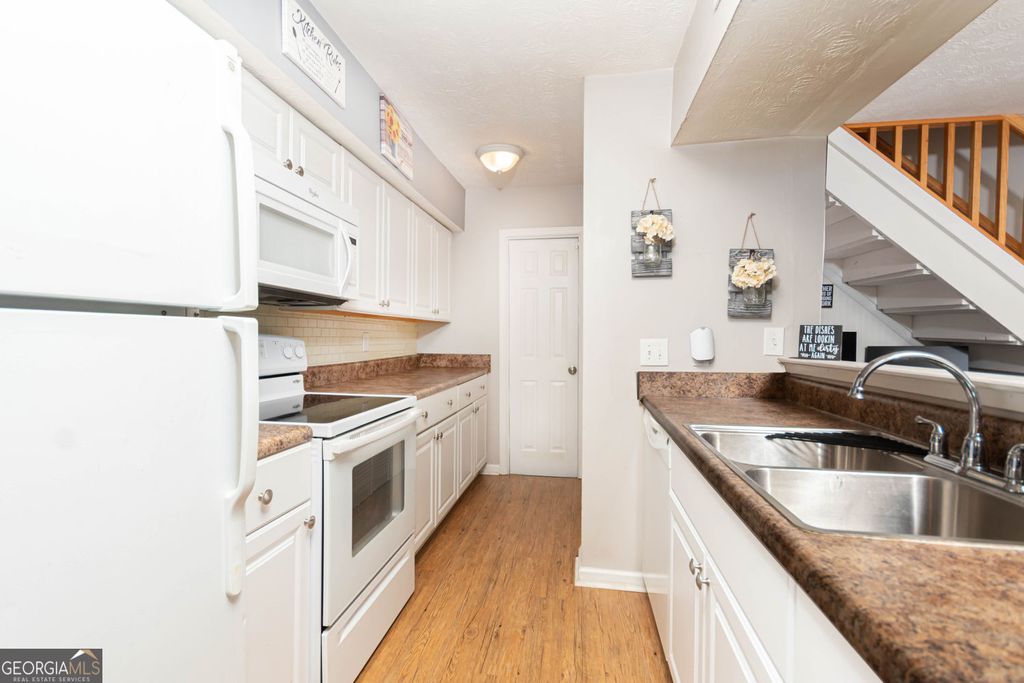 Photo of 1348 Surrey Lane SW, Marietta, GA 30008 (MLS # 10625256)