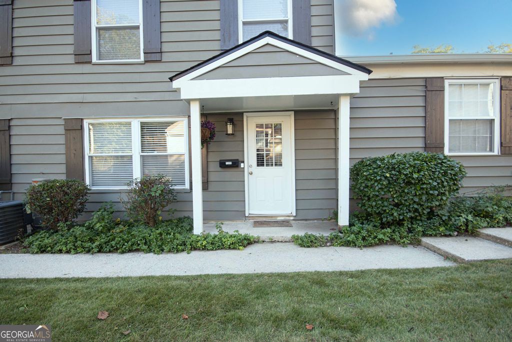 Photo of 1348 Surrey Lane SW, Marietta, GA 30008 (MLS # 10625256)