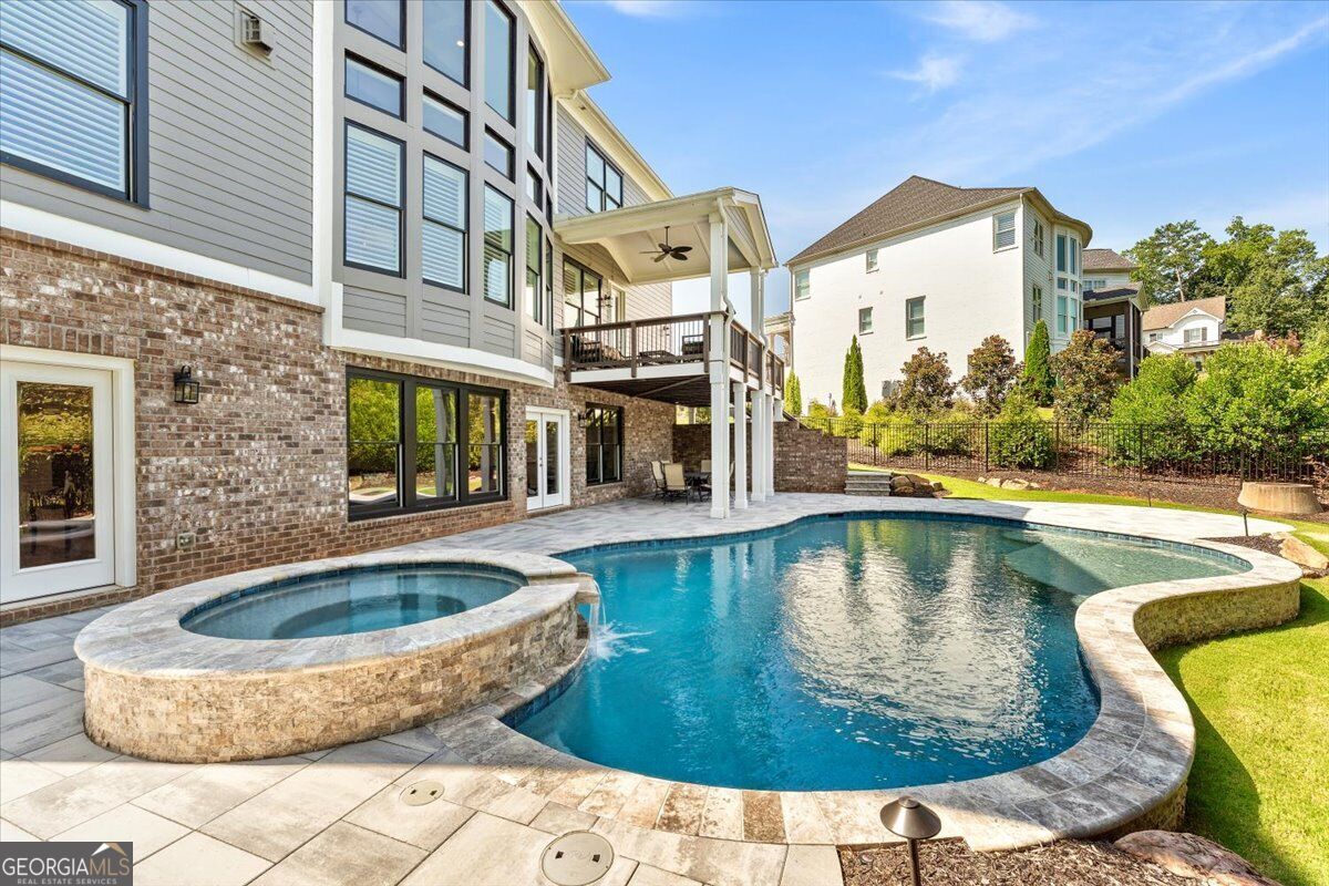 415 Shirley LN