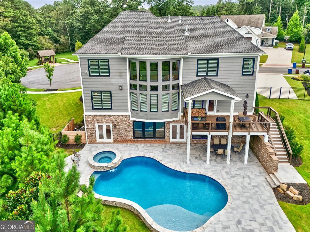 415 Shirley LN