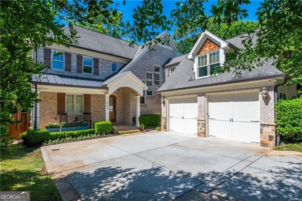Photo of 664 Cumberland Circle NE, Atlanta, GA 30306 (MLS # 10765471)