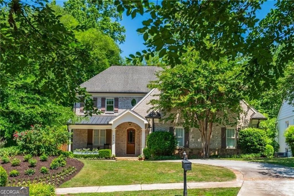 Photo of 664 Cumberland Circle NE, Atlanta, GA 30306 (MLS # 10765471)
