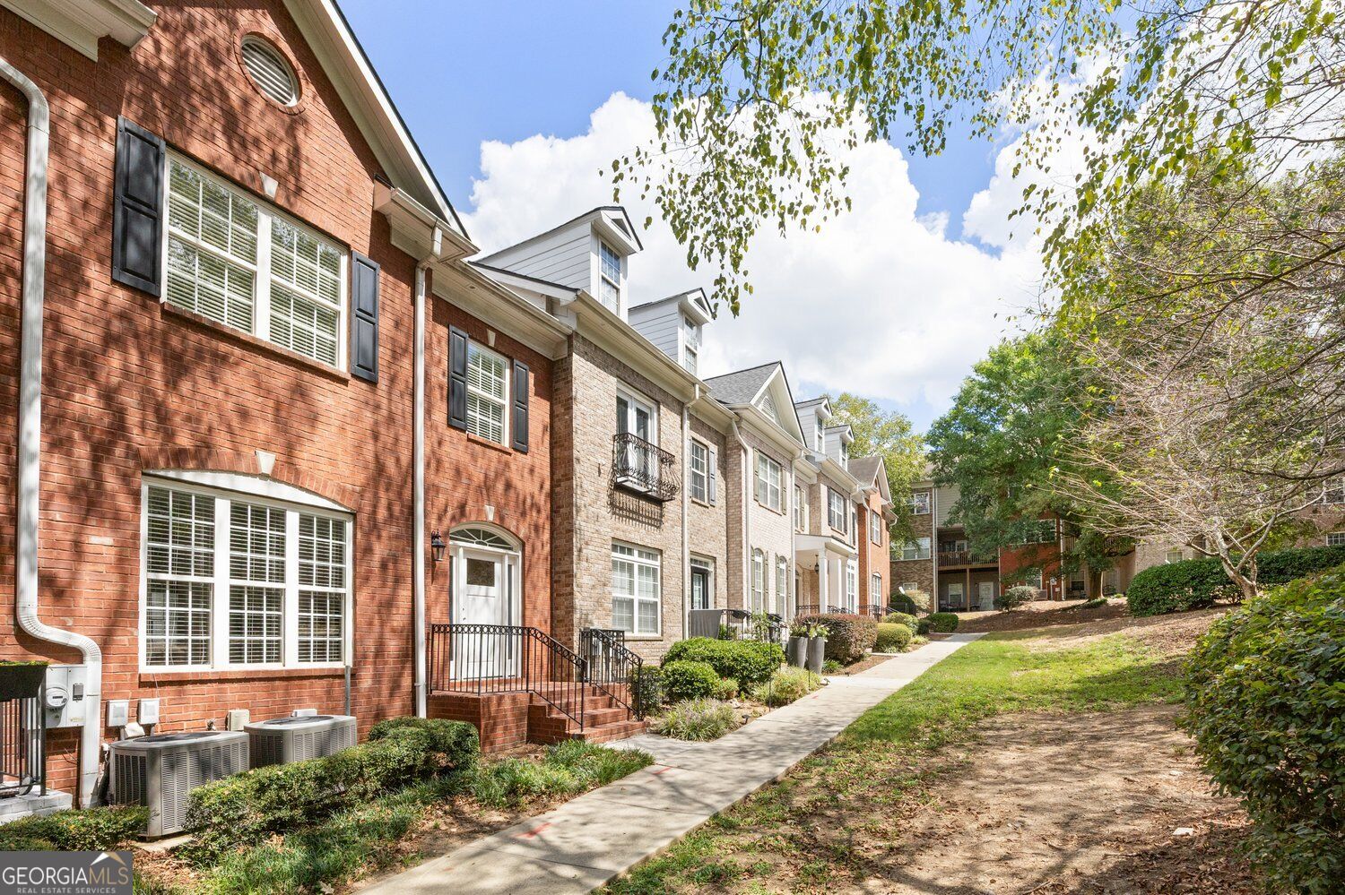316 Holbrook RD
