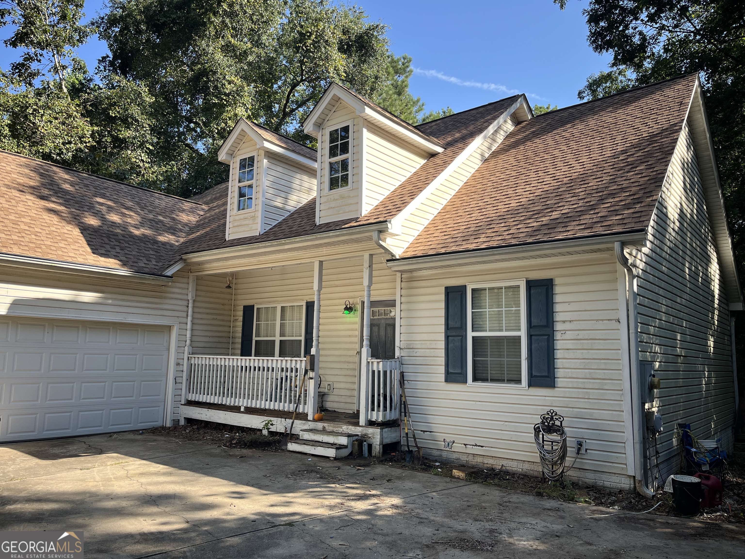 Welcome to a great opportunity for the primary or secondary buyer! This split-level home is located in the highly-sought area of Northern Coweta County just off of Roscoe Rd. Featuring a renovated basement and a spacious garage, this home is being marketed mid-renovation, making it perfect for investors or those homebuyers looking for a deal. Sellers are motivated and are awaiting your offer!