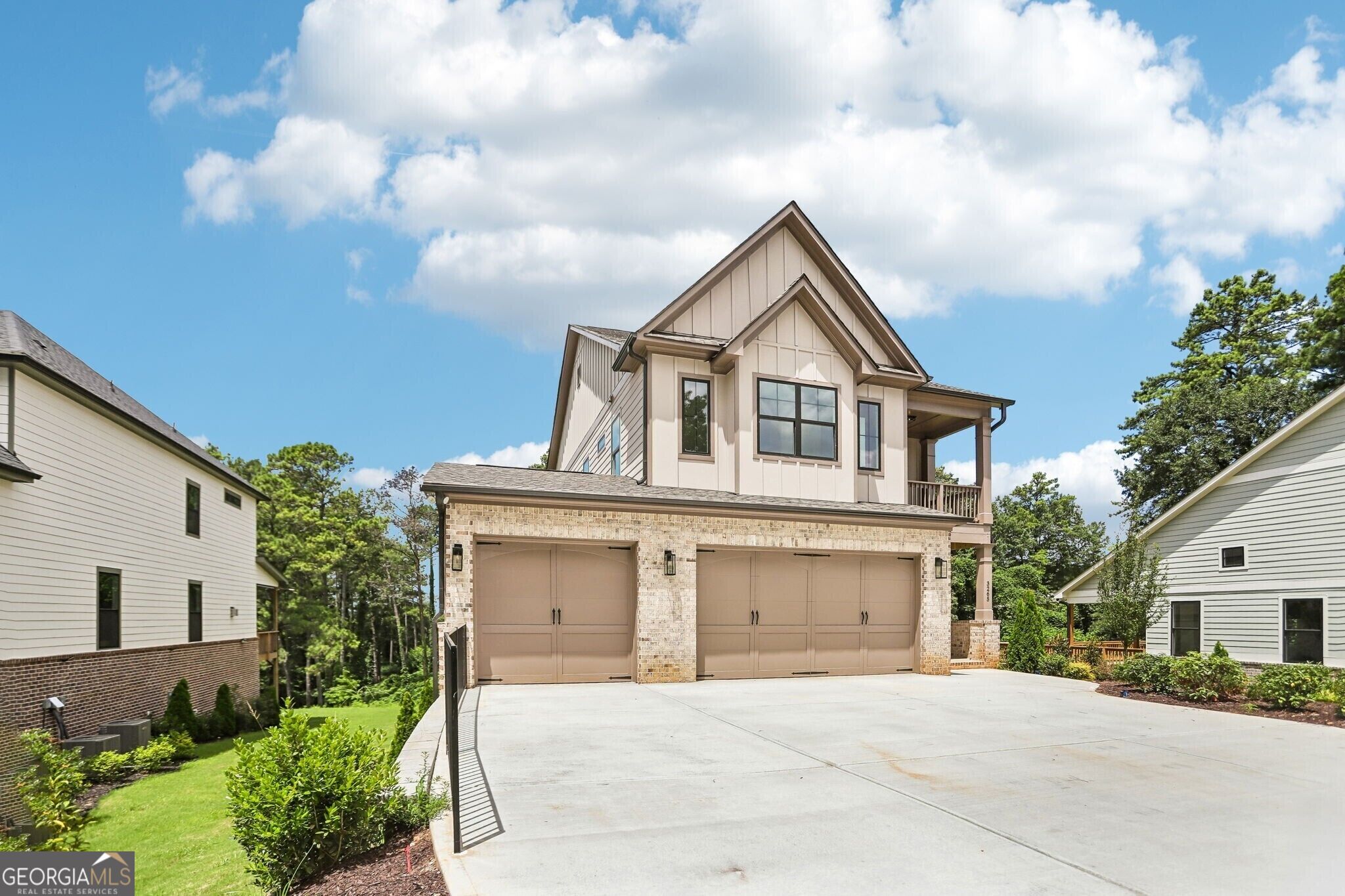 3265 Hilltop CIR