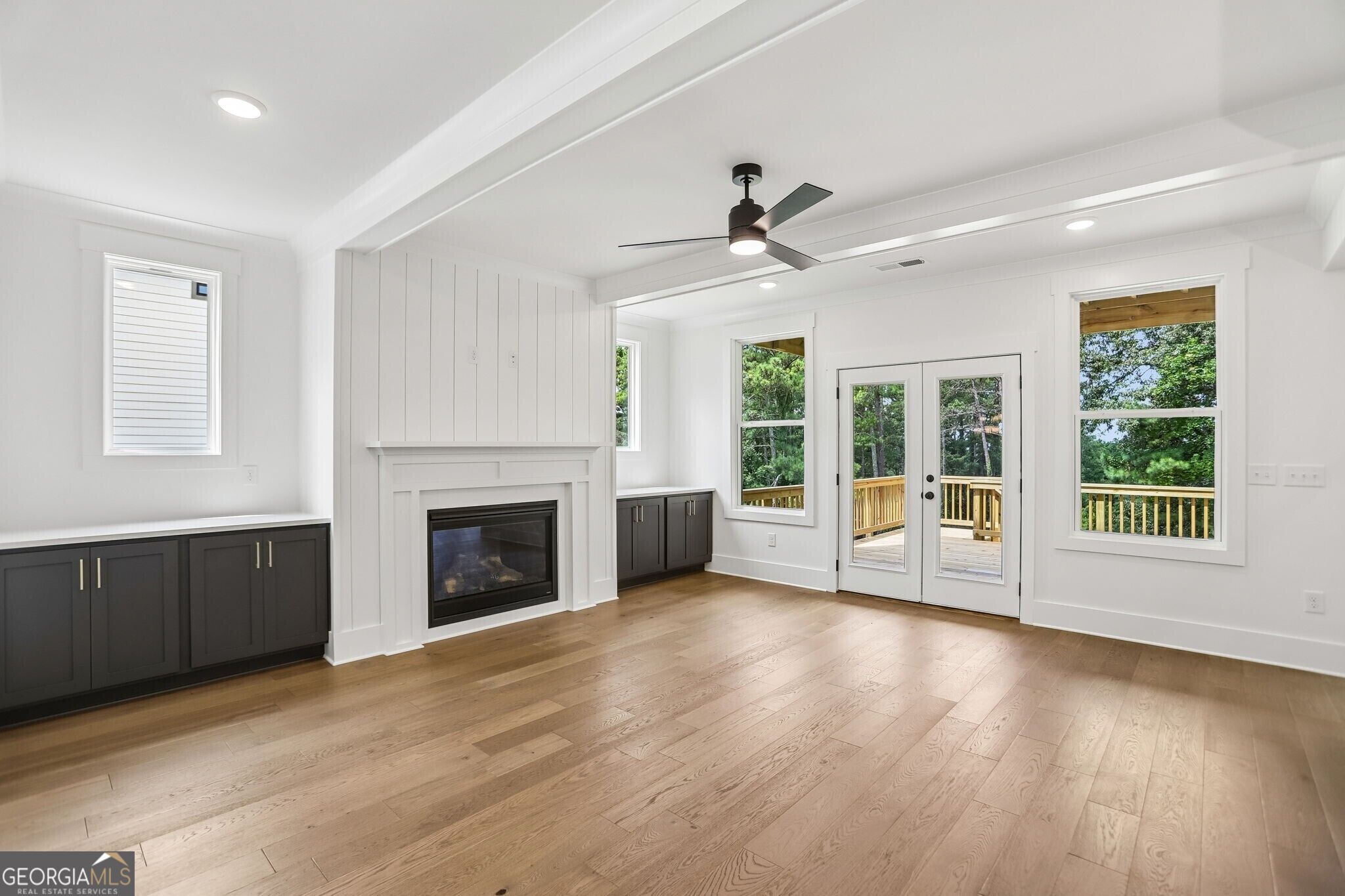 3265 Hilltop CIR