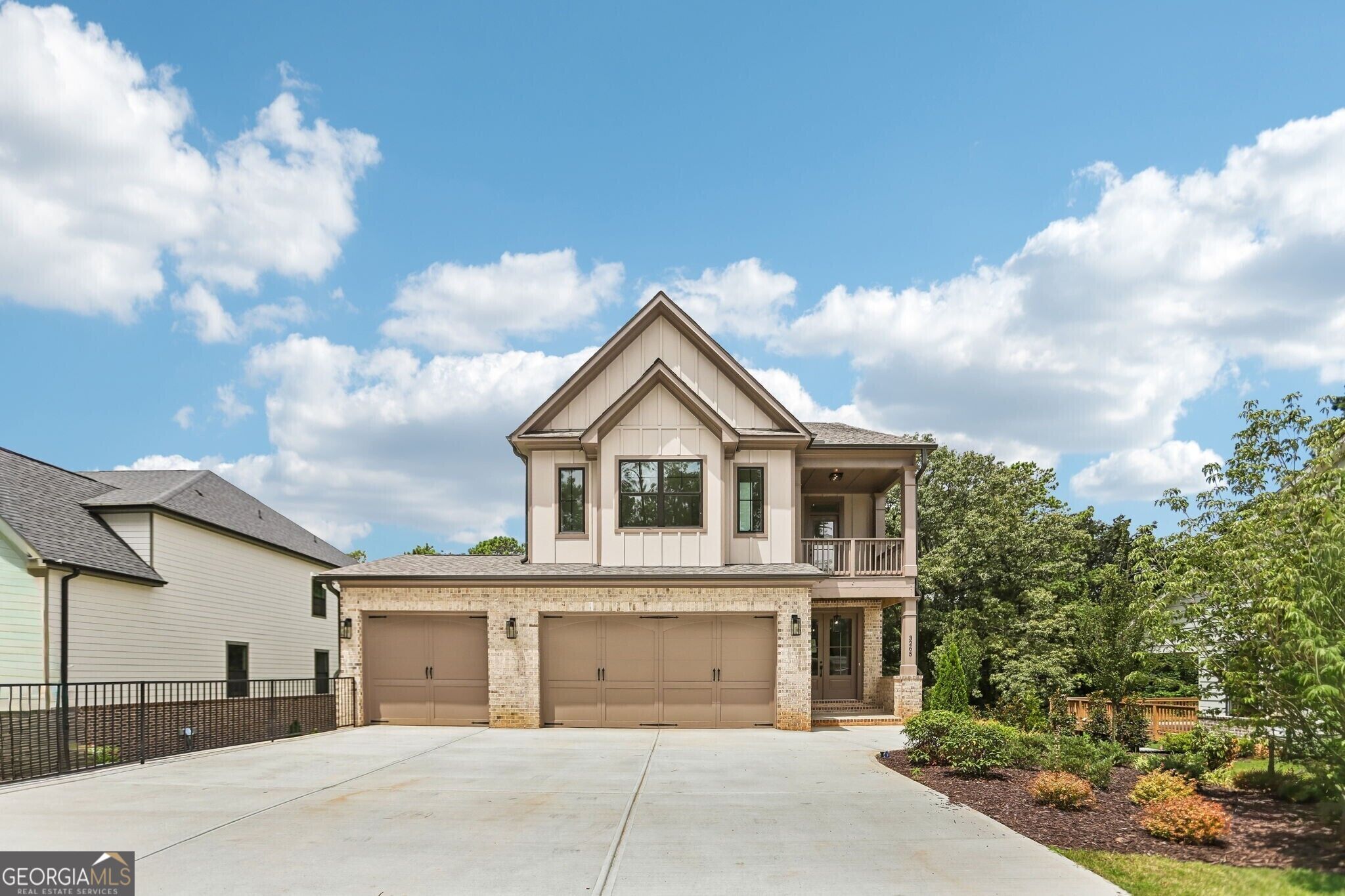 3265 Hilltop CIR