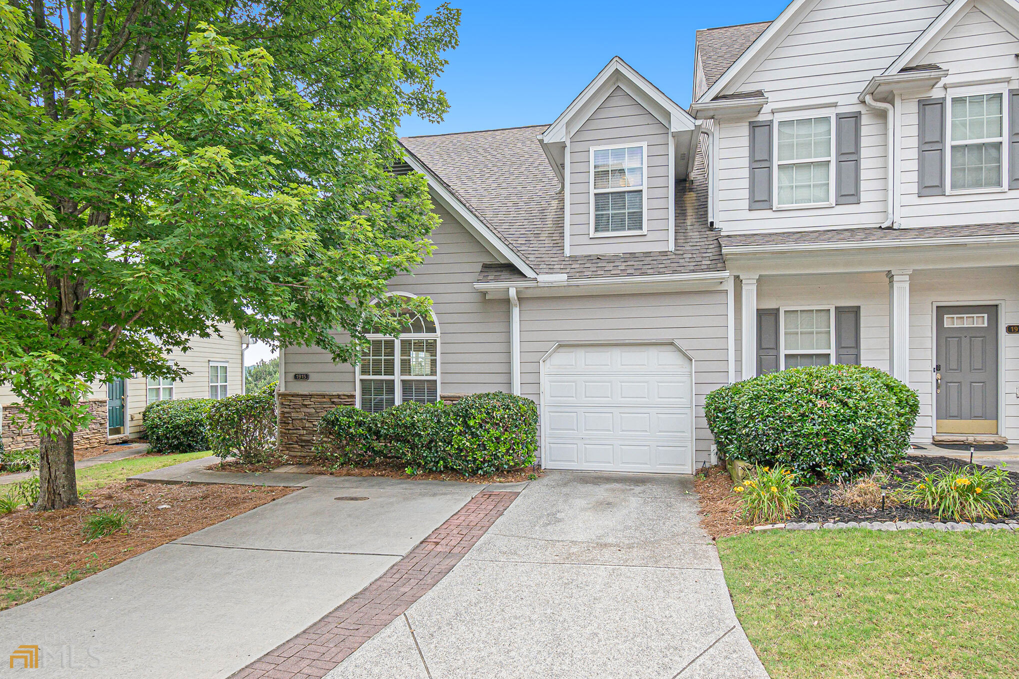 AMAZING 3 BD/3.5BA 2436 FT Townhome with FINISHED BASEMENT. The Shiloh Ridge community is close to various shopping plazas, restaurants, hotels, hiking trails, schools and MORE! IMPRESSIVE kitchen equipped with ample cabinets, upgraded appliances and GRANITE COUNTERTOPS! 2 Story Family room w/ 18' CEILINGS!! BRAND NEW A/C UNIT AND ROOF! The primary bedroom on the main level features a spacious closet, and a private bathroom. BREATHTAKING VIEWS of Kennesaw's lush rolling hills. Don't wait! Make this beautiful home yours today!