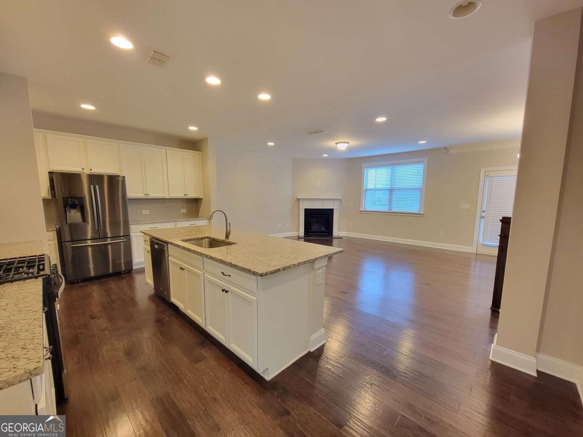 8265 Village PL