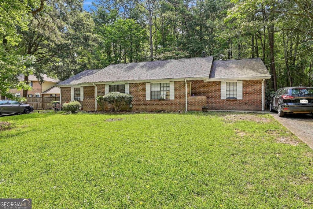 Photo of 105 Meadowbrook Court, Fayetteville, GA 30215 (MLS # 10799121)
