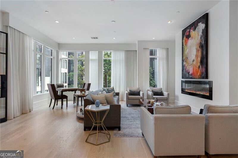 1301 Peachtree ST NE 2B/C