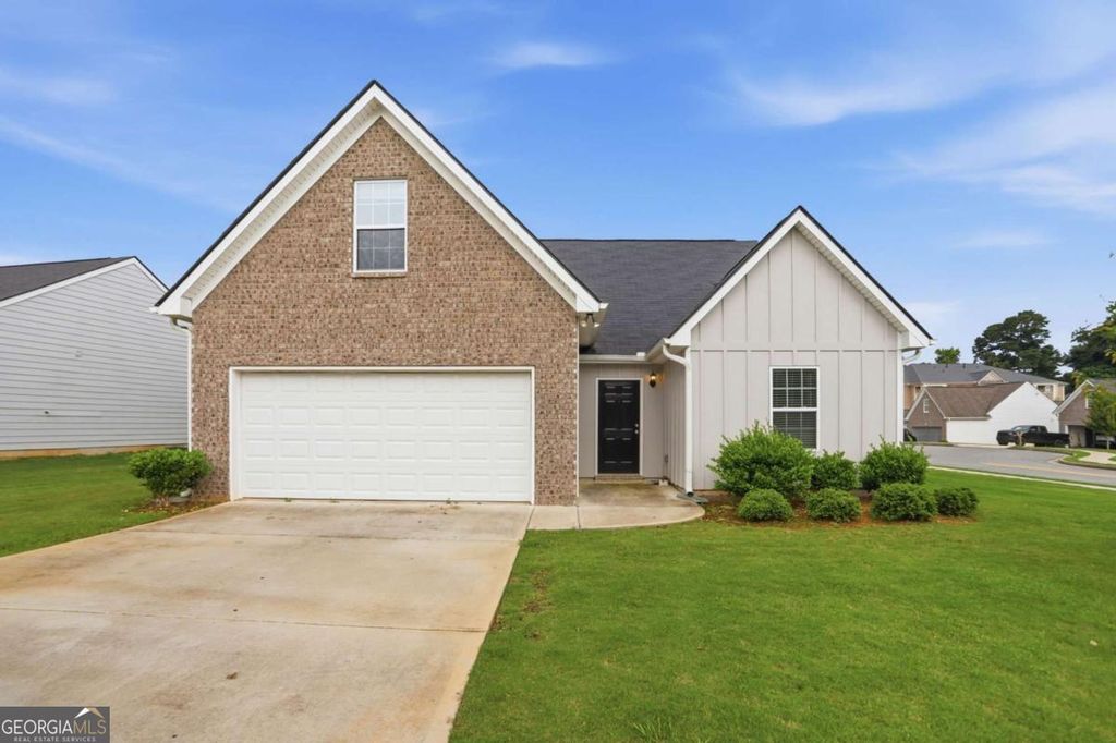 Photo of 112 W Lexington Avenue, Griffin, GA 30223 (MLS # 10776139)
