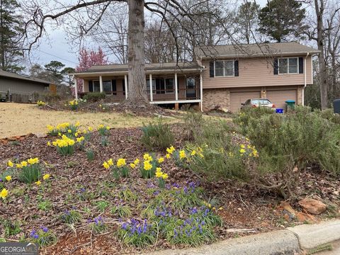 Single Family Residence in Lilburn GA 4749 Mockernut Court.jpg