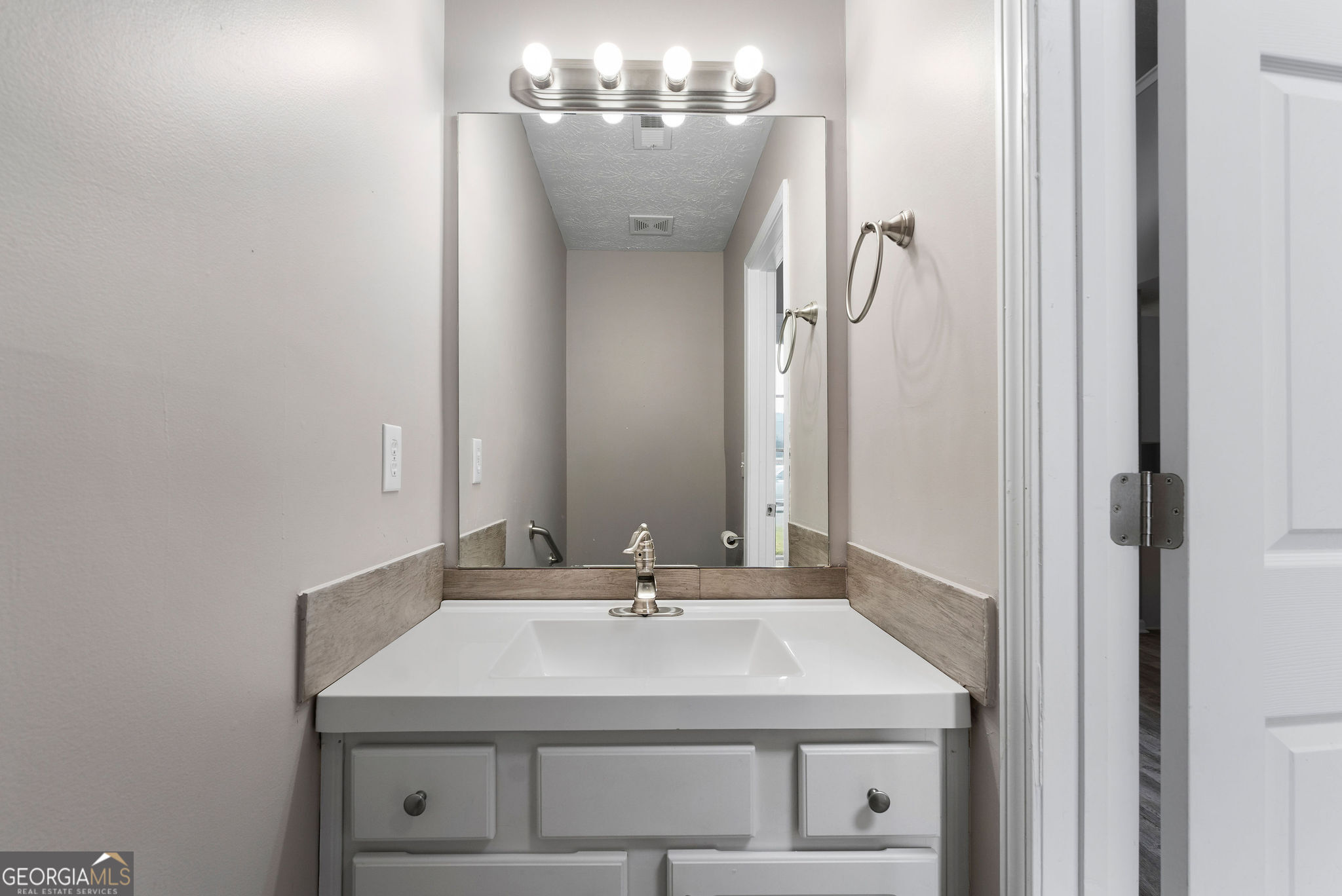 25 MALLET POINTE