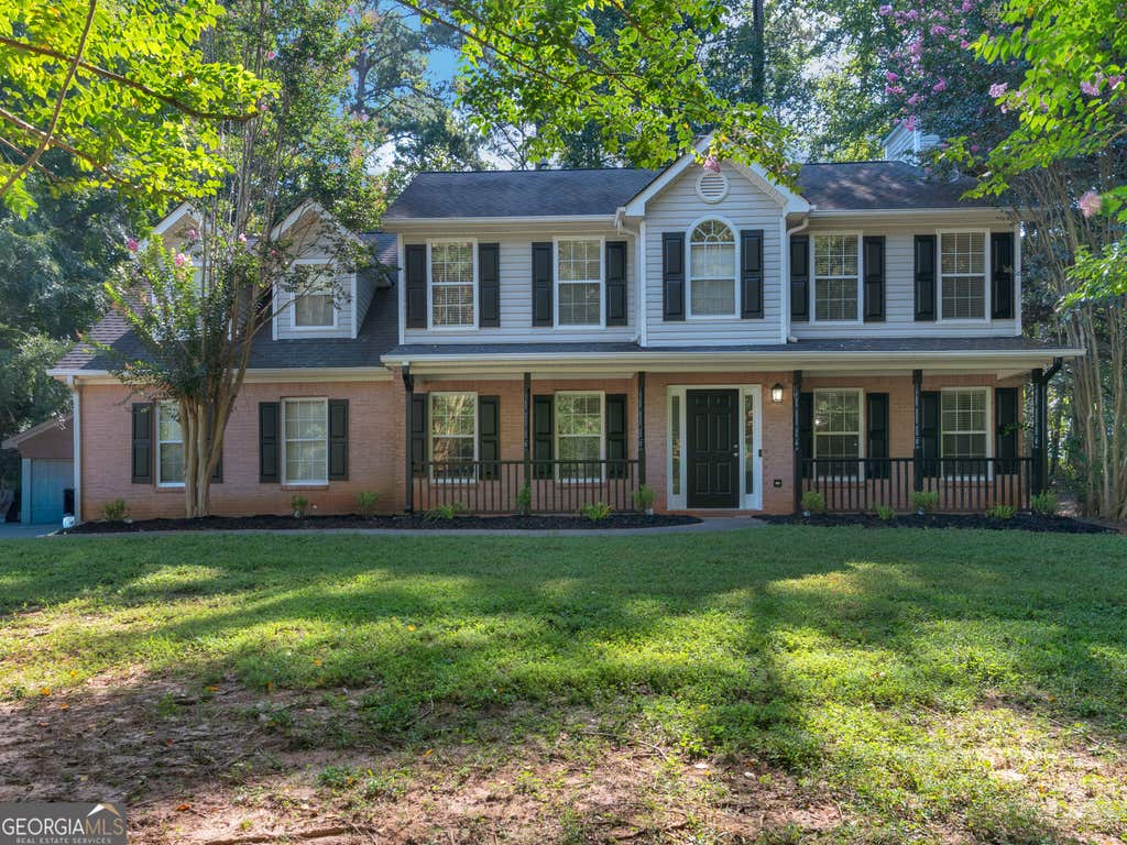 Photo of 112 Crown Oaks Drive, Stockbridge, GA 30281 (MLS # 10828429)