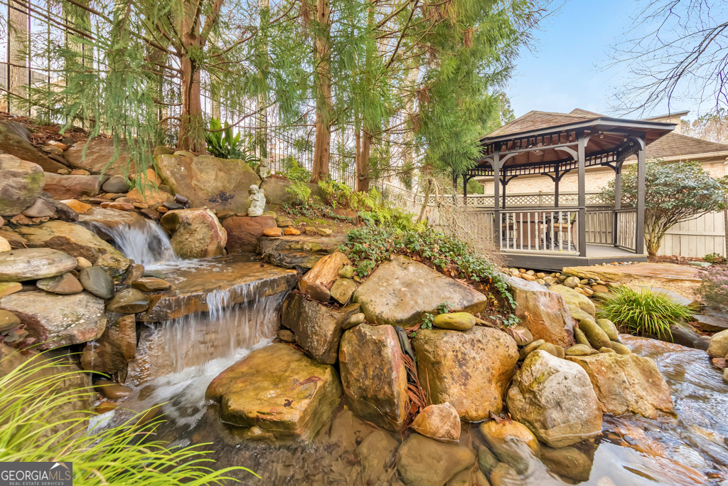 2160 Kensington Gates DR NW