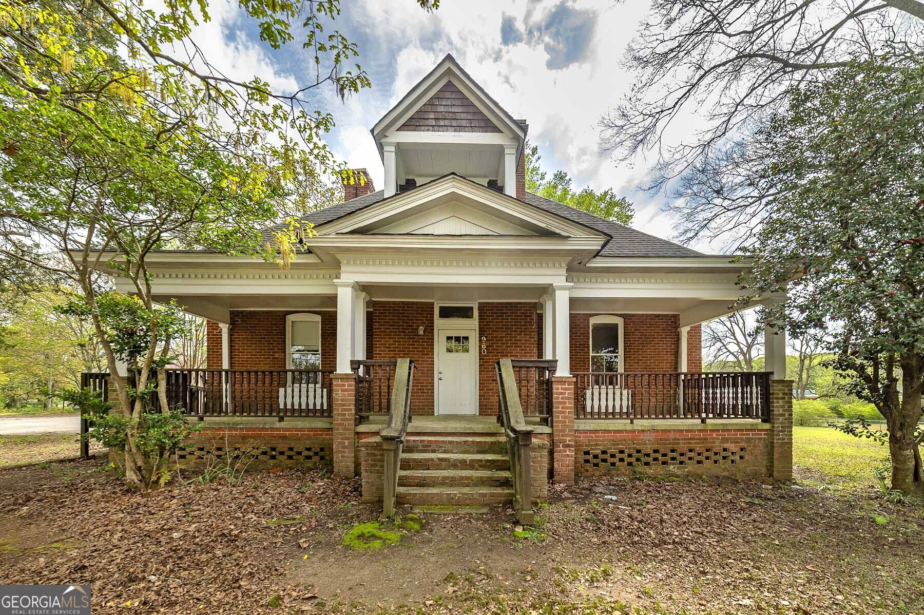 Lovely Old Southern Home with Full Kitchen/Dining Room. This house is large enough for everyone to have their own space. Real hardwood floors, very high ceilings, and a wheelchair ramp. Conveniently located just south of downtown Locust Grove. This has huge bedrooms, high ceilings, and is full of southern charm.