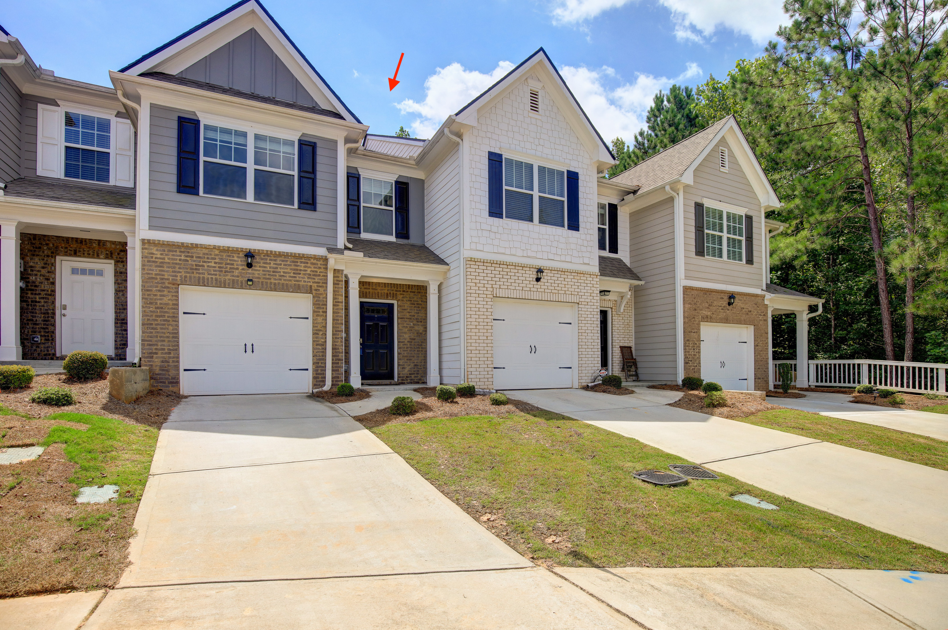Highly sought after, 3BD/2.5BA townhome for RENT w attached one car garage Located in Chastain Park, a community in Historic Newnan. Minutes from Downtown, Ashley Park, & the airport. Gourmet kitchen complete with stainless steel appliances, granite countertops, tile backsplash & oversized kitchen island. Pantry closet. Kitchen overlooks dining area & living room w/ black slate tile fireplace. Beautiful LVP flooring throughout downstairs. Convenient Upstairs Laundry room . Owner's suite with Walk-In closet, & owner's bath w/ dual sink vanities & private oversized shower, water closet & more . . split bedroom plan w 2 secondary bedrooms and second full bath.Smart Home Technology INCLUDED. LINC trail is close to enjoy walk or Bike ride. Over 5 miles of trail. AVAILABLE ASAP ! RENT WILL BE extra $33 dollars month for Trash service. Landlord is Looking for credit score on Transunion for over 625. all applicants over 18 must fill out application separately. PLS APPLY AT https://www.rentalbeast.com/apply/11652412