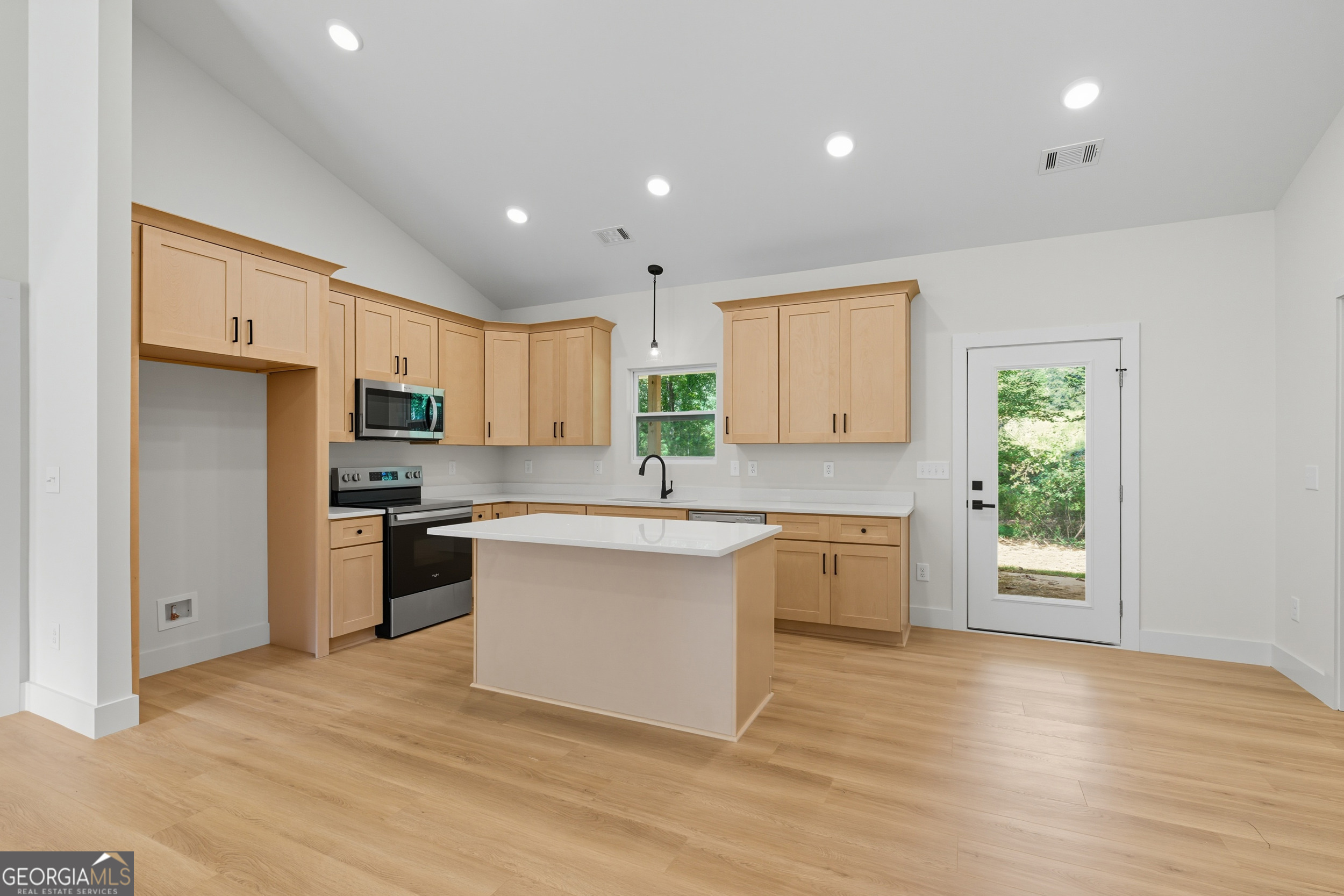 118 James RD