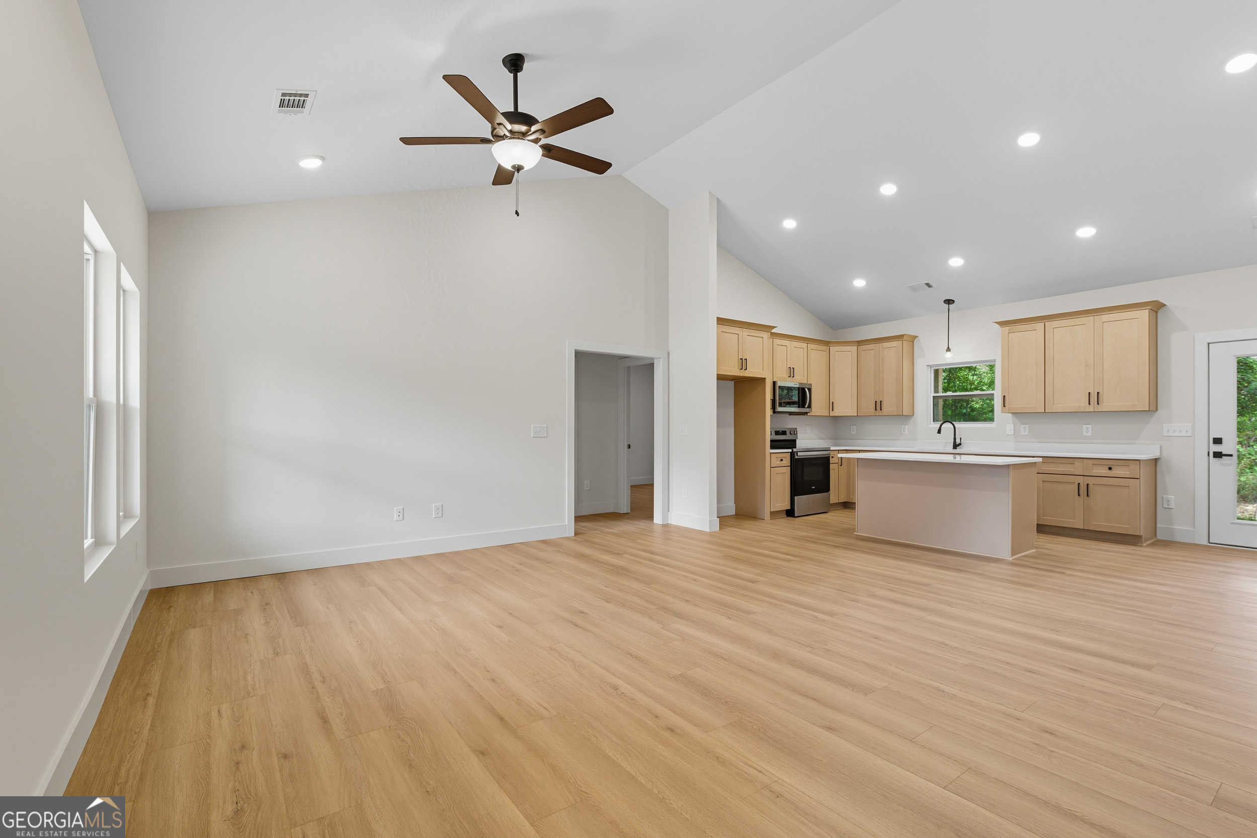 118 James RD