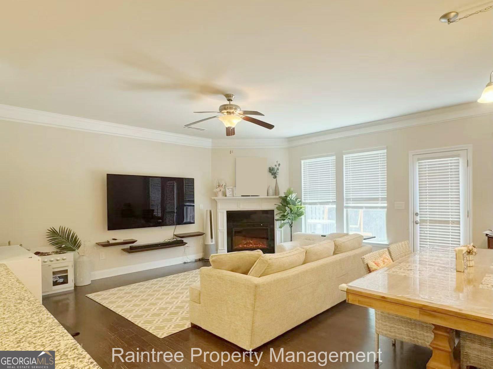 309 Mannes LN