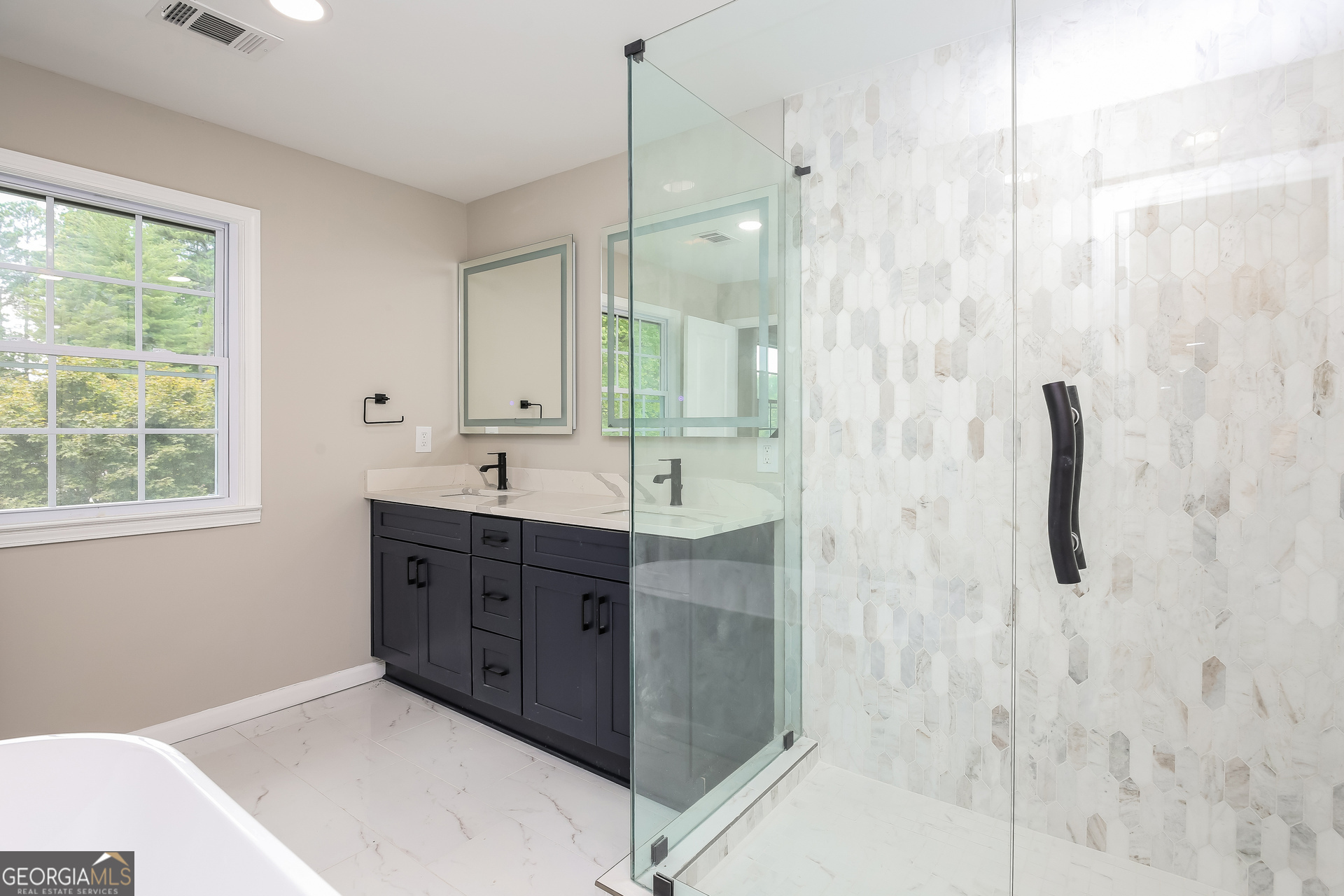 INDIAN HILLS - Residential Lease