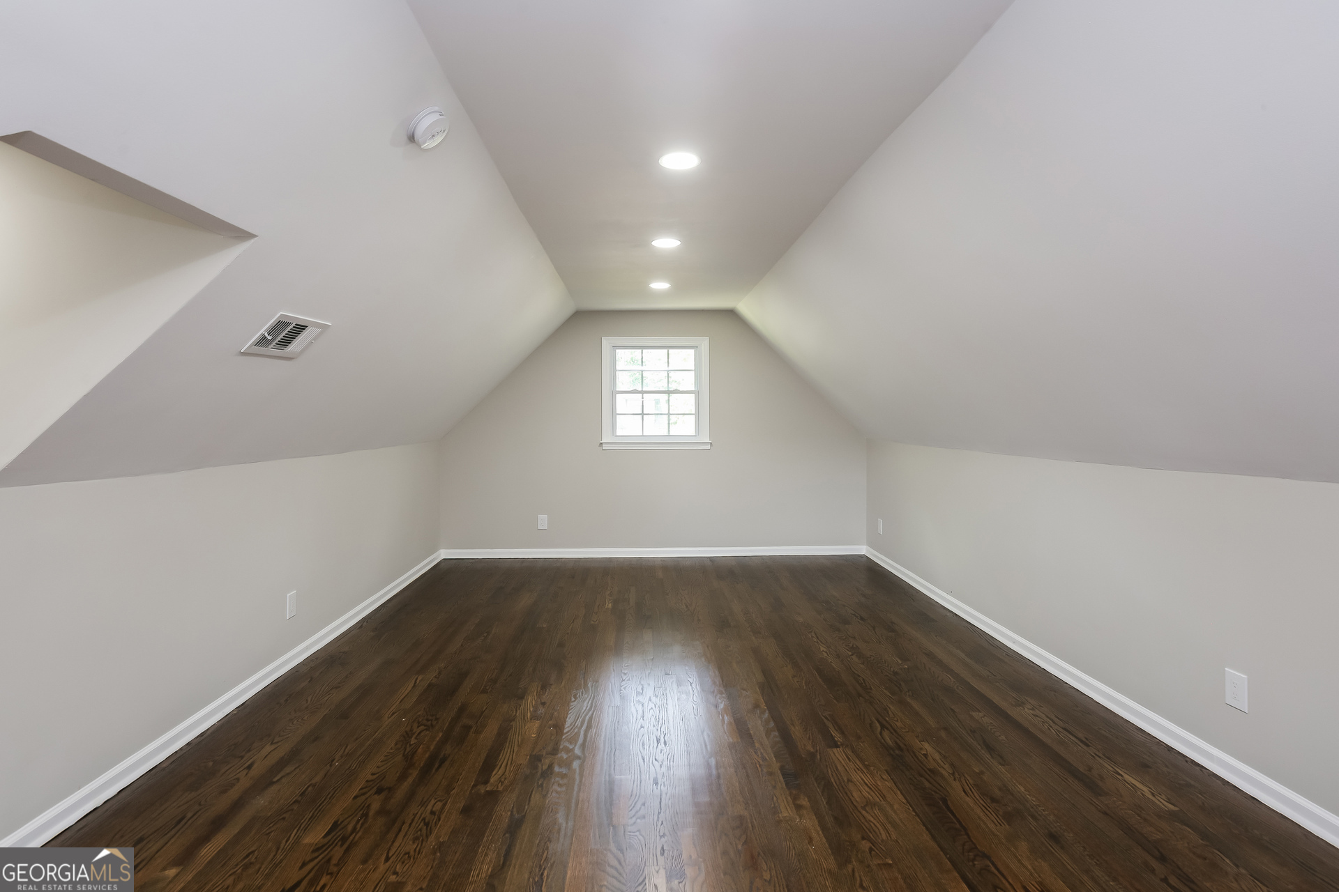 INDIAN HILLS - Residential Lease